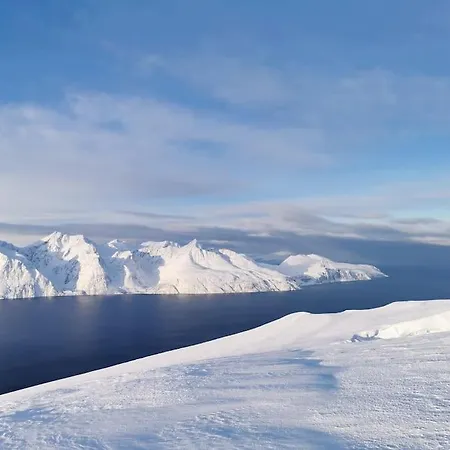 Lyngen Panorama, Solberget, Med Dome