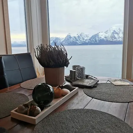 Lyngen Panorama, Solberget, Med Dome *