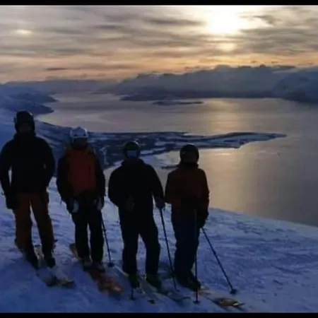 Lyngen Panorama, Solberget, Med Dome Storsletta