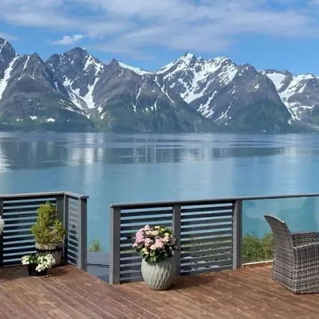 Lyngen Panorama, Solberget, Med Dome *