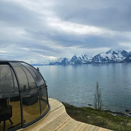 Lyngen Panorama, Solberget, Med Dome